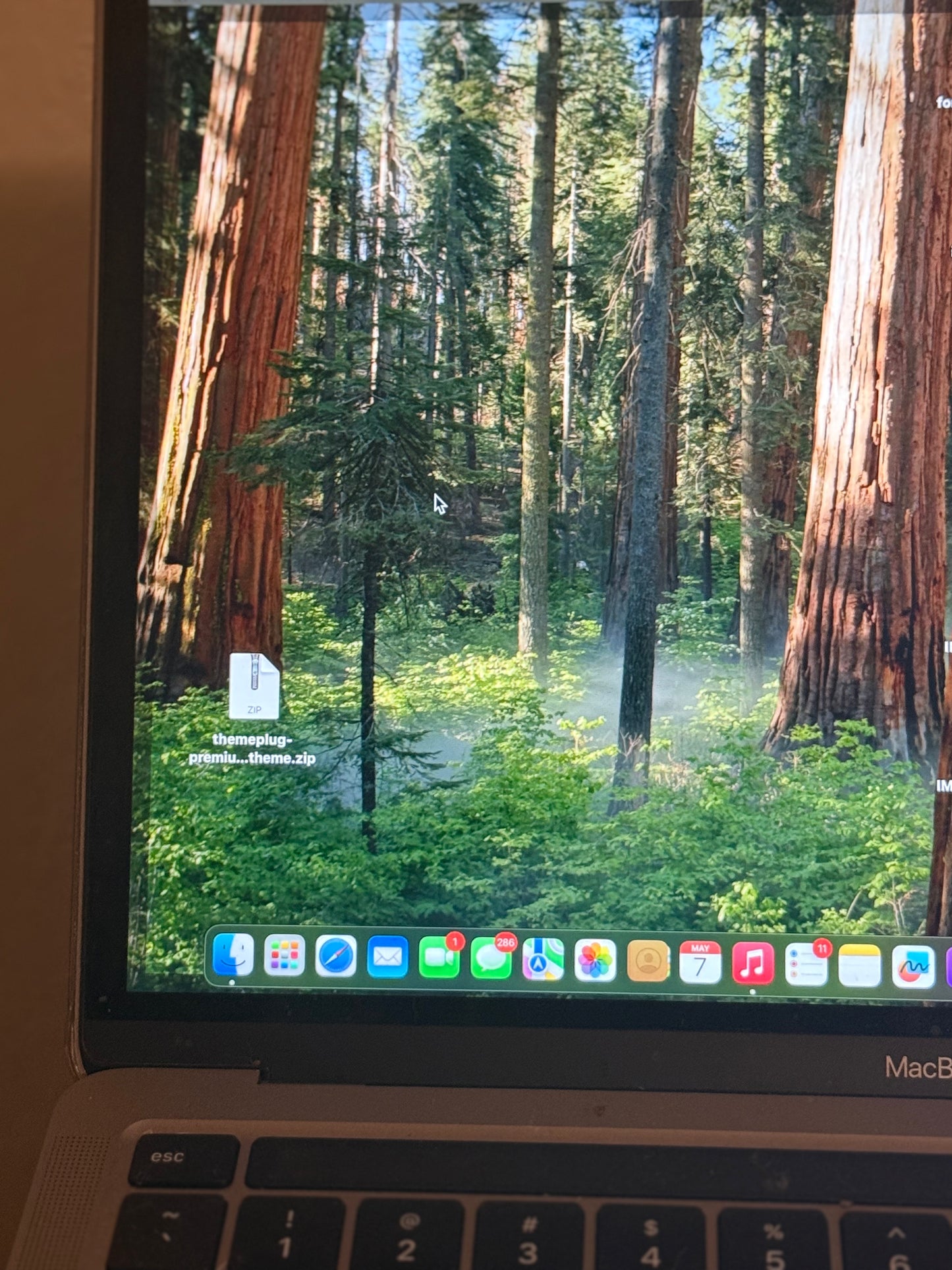 MacBook Pro ThemePlug Premium Shopify Theme Zip File 